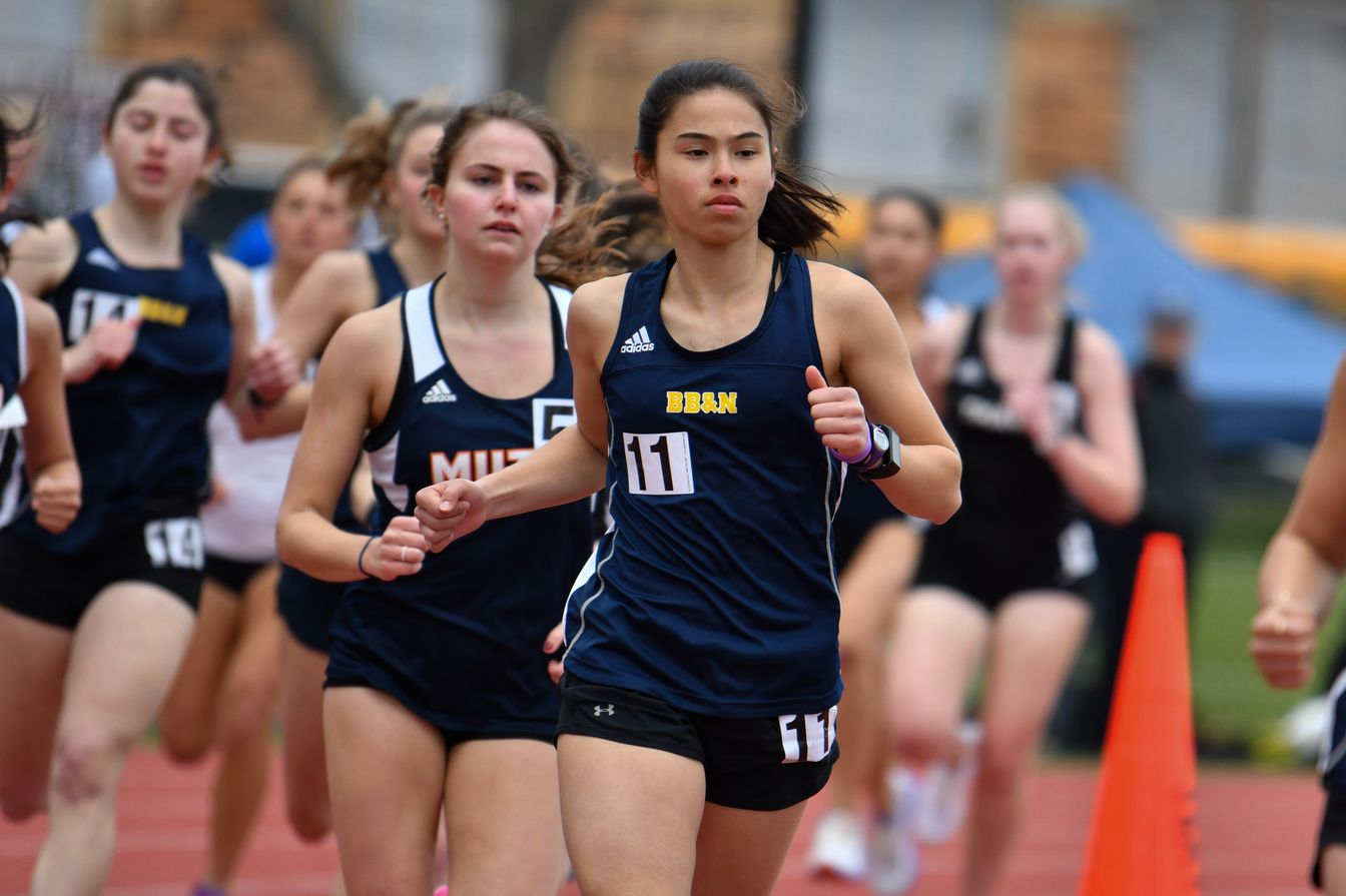 girls running on track team.