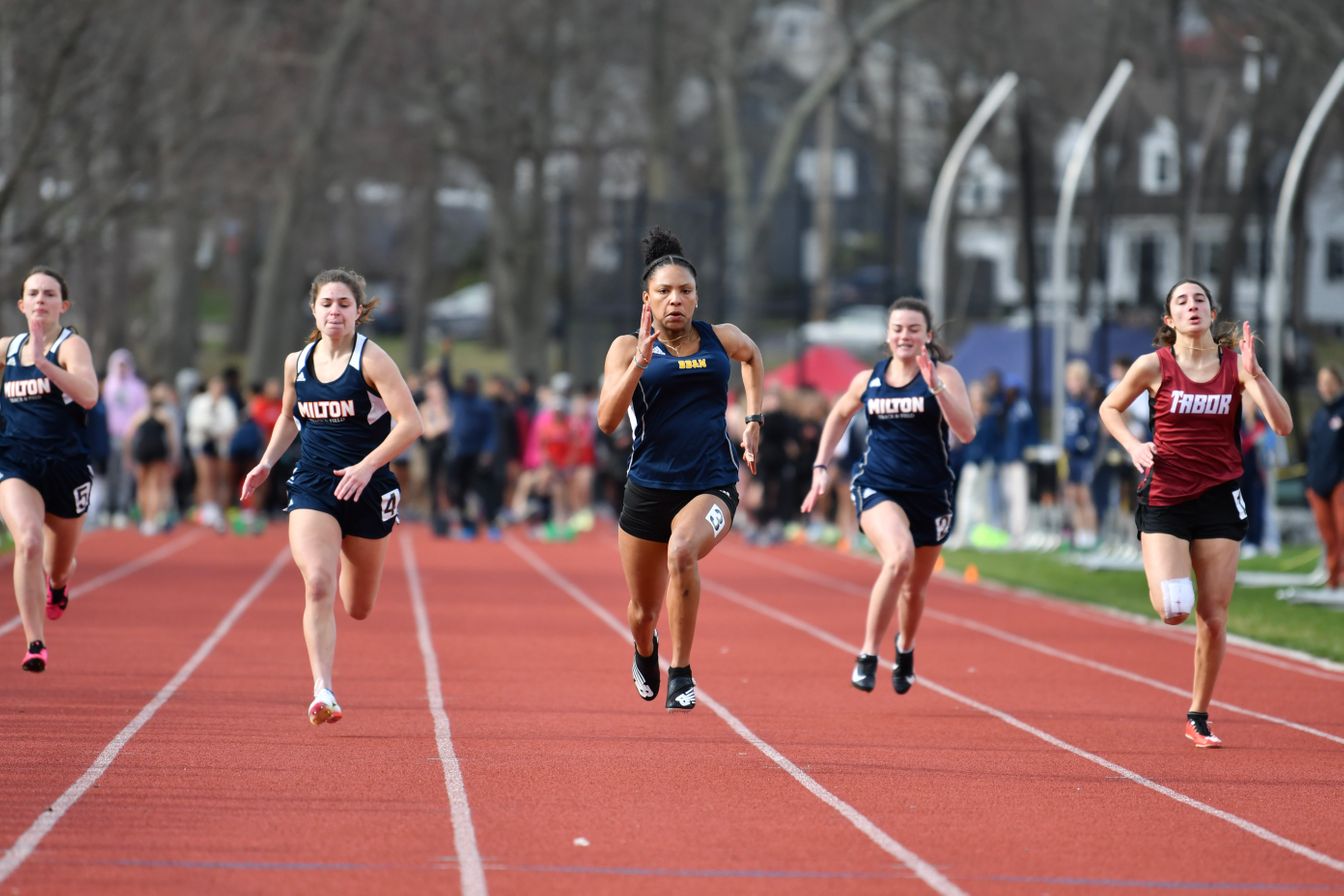 girls running on track team.