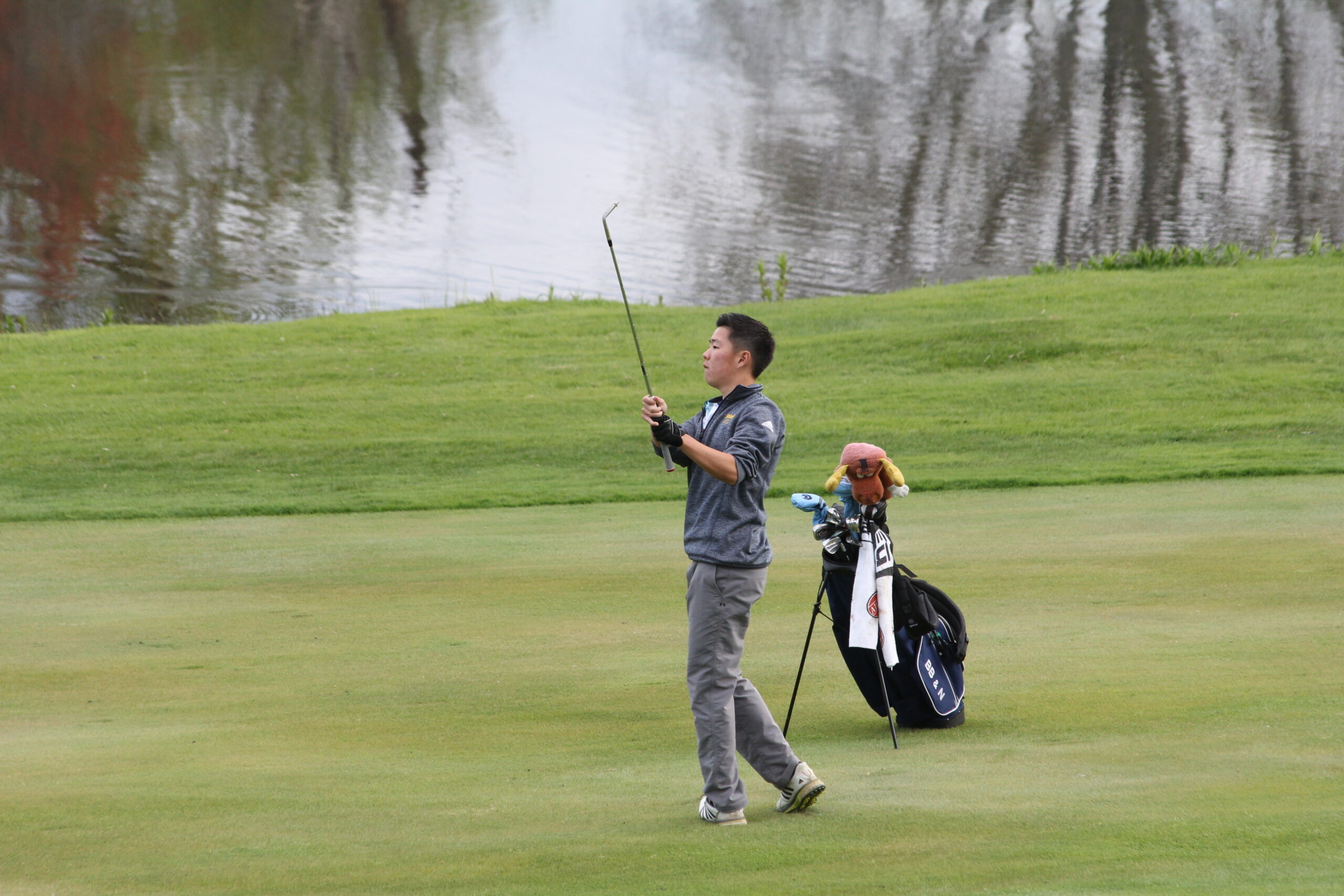 boy playing golf.