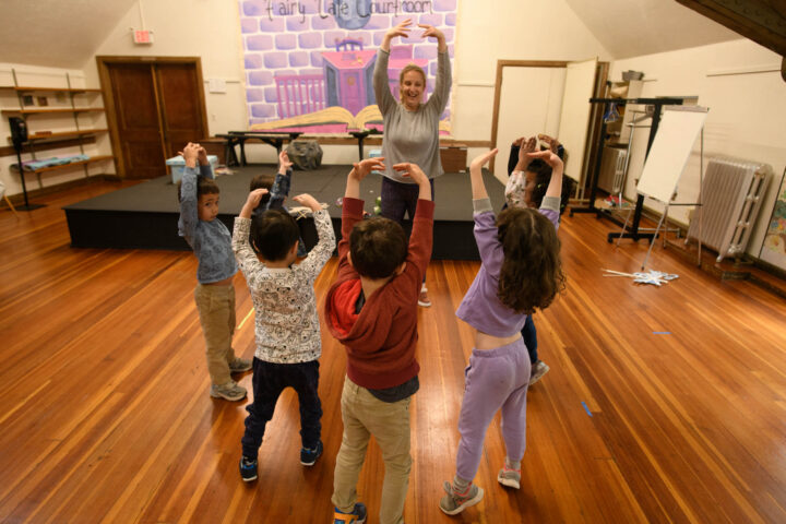 kids dancing in class with teacher.