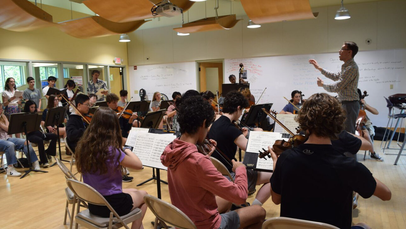 students in orchestra.